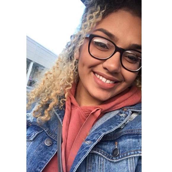 Meet your Posher, Samara - Picture 1 of 1